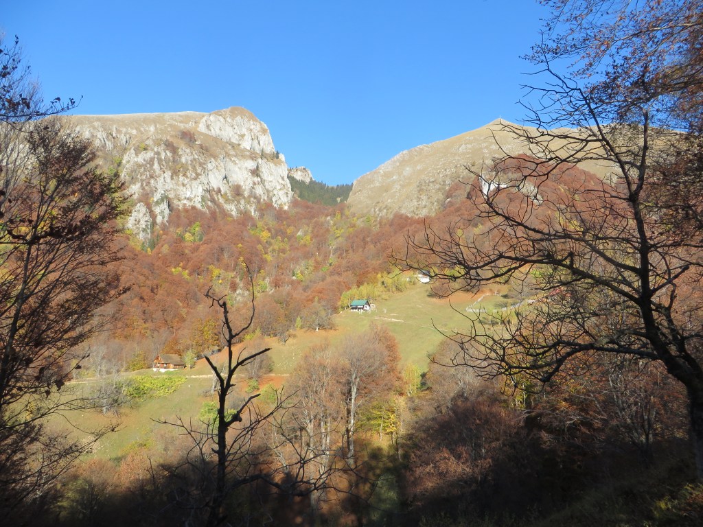 [Romania] Autumn Hike in Buila-Vânturarița