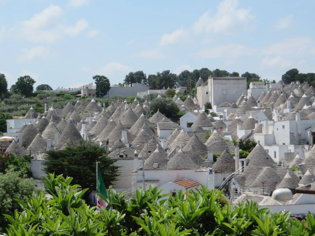 [Italy] The beautiful Trulli houses of&nbsp;Alberobello